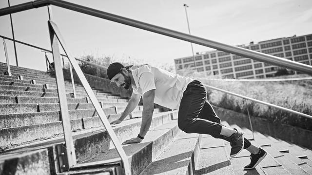 Unser Personal Trainer: Das Krokodilskrabbeln