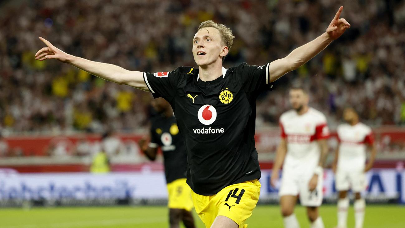 Borussia Dortmund Beat VfB Stuttgart to Claim Bundesliga Summit