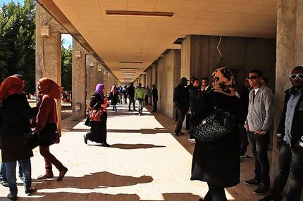Studenten auf dem Campus der Uni in Benghasi
