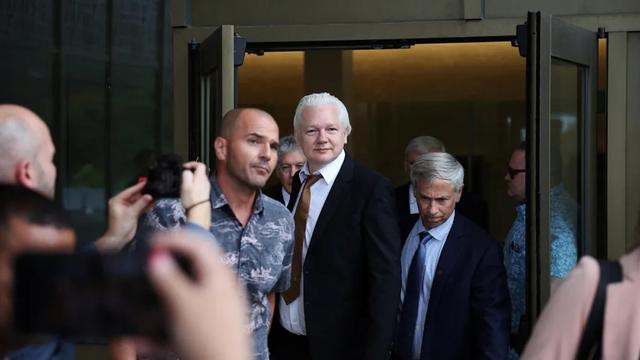 WikiLeaks-Gründer: Julian Assange ist frei