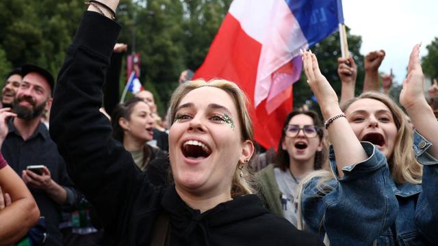 Frankreich: Linkes Bündnis siegt überraschend bei Parlamentswahl