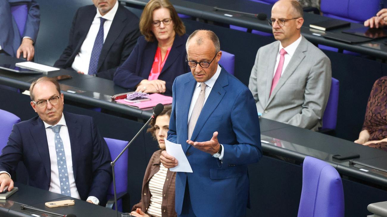 Regierungsbefragung von Friedrich Merz: Jetzt live: Der Kanzler stellt sich den Fragen der Abgeordneten