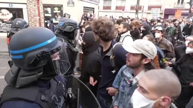 Massenproteste in Frankreich - Zehntausende demonstrieren gegen hohe Preise