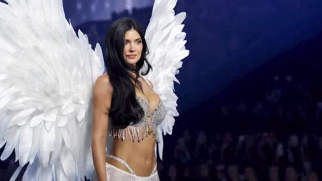 Kylie Jenner gibt "Victoria's Secret"-Debüt