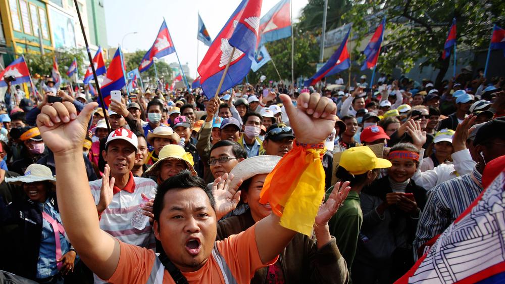 Arbeitsbedingungen: Hunderttausende Textilarbeiter streiken in Kambodscha