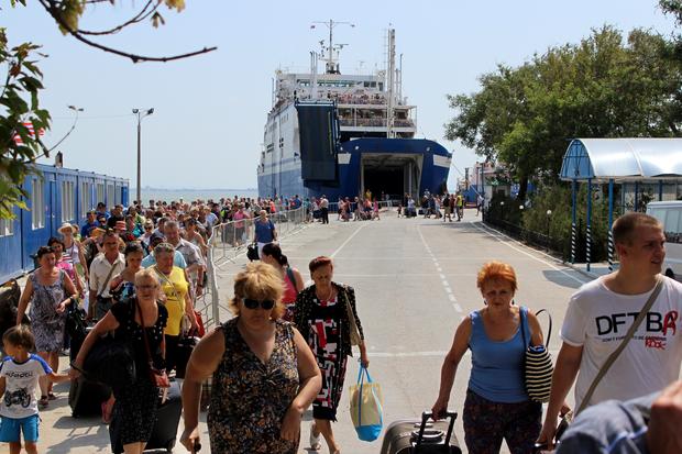 Krim: Ankunft von russischen Touristen