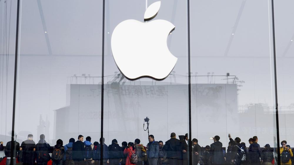 China: Kunden vor dem Apple Store in Hangzhou, China. Apps zahlreicher internationaler Publikationen sind im Land gesperrt.