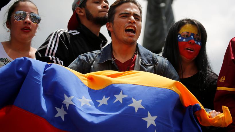 Regierungsgegner protestieren gegen Präsident Nicolás Maduro.