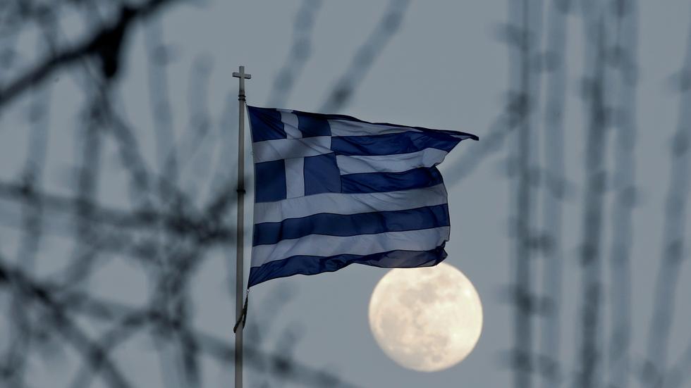 Griechenland: Eine griechische Flagge in Athen