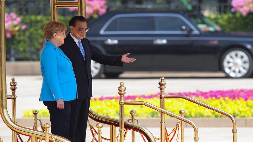 Angela Merkel: Bundeskanzlerin Angela Merkel und der chinesische Premier Li Keqiang in Peking