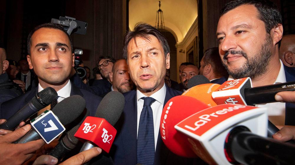Italien: Italiens Regierungsführung (von links): Luigi Di Maio (Fünf Sterne), Premier Giuseppe Conte und Matteo Salvini (Lega)