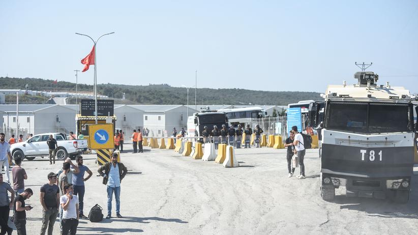 Türkei: Arbeiter warten auf Zugang zum neuen Flughafen in Istanbul