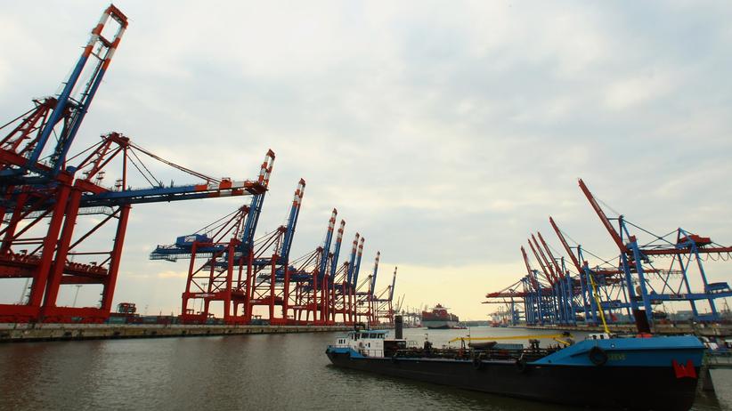 Wirtschaftsklima: Am HHLA -Terminal im Hamburger Hafen: Die Konjunktur hat sich etwas eingetrübt.