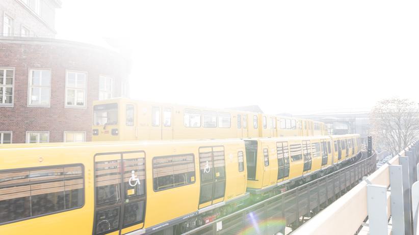 Berlin: Bleibt am Montag im Depot: eine U-Bahn der BVG am Gleisdreieck in Berlin.