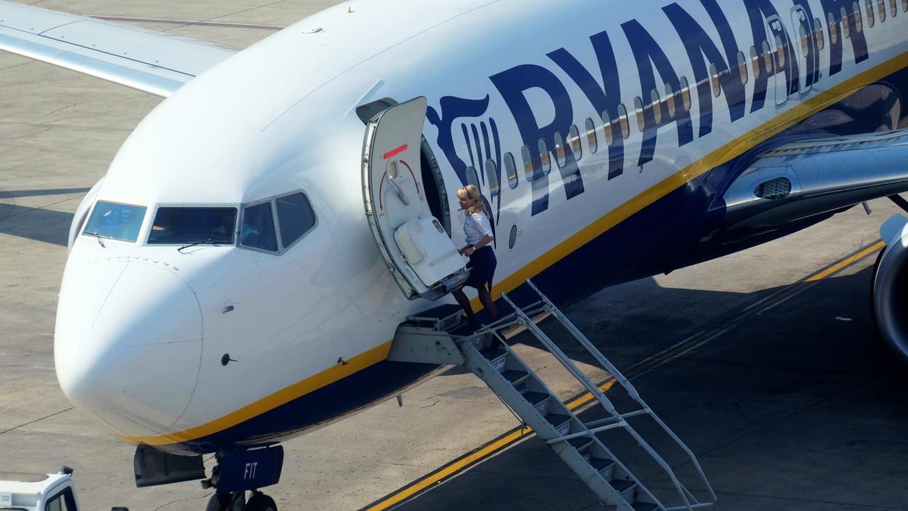 Collective Agreement Ryanair Flight Attendants Get More Money