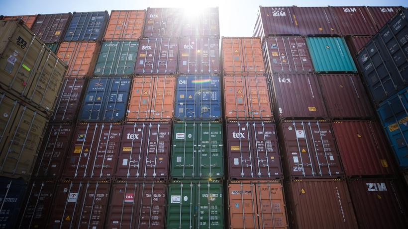 Binnenhafen Duisport: Über den Rhein ist der Hafen von Duisburg mit der Welt verbunden.