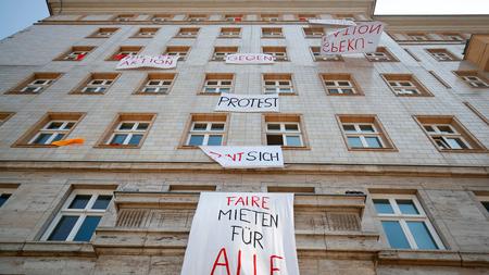 Wohnungsmarkt Berlin Kauft 670 Wohnungen In Der Karl Marx Allee Zeit Online