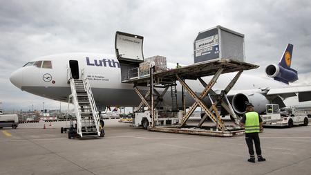 Luftfrachtkartell Bahn Und Lufthansa Einigen Sich Auf Vergleichszahlung Zeit Online