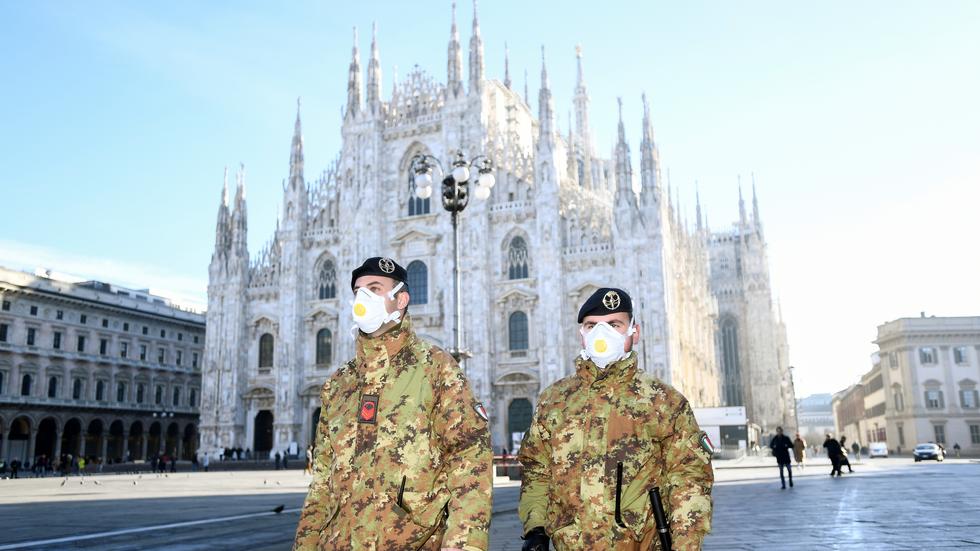 Folgen des Coronavirus: Soldaten vor der Kathedrale von Mailand, die wegen des Corona-Ausbruchs geschlossen wurde.