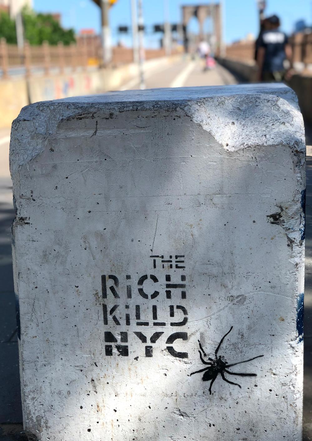 New York: "Die Reichen haben New York getötet" – der wütende Protest des Graffitos droht sich zu bewahrheiten.