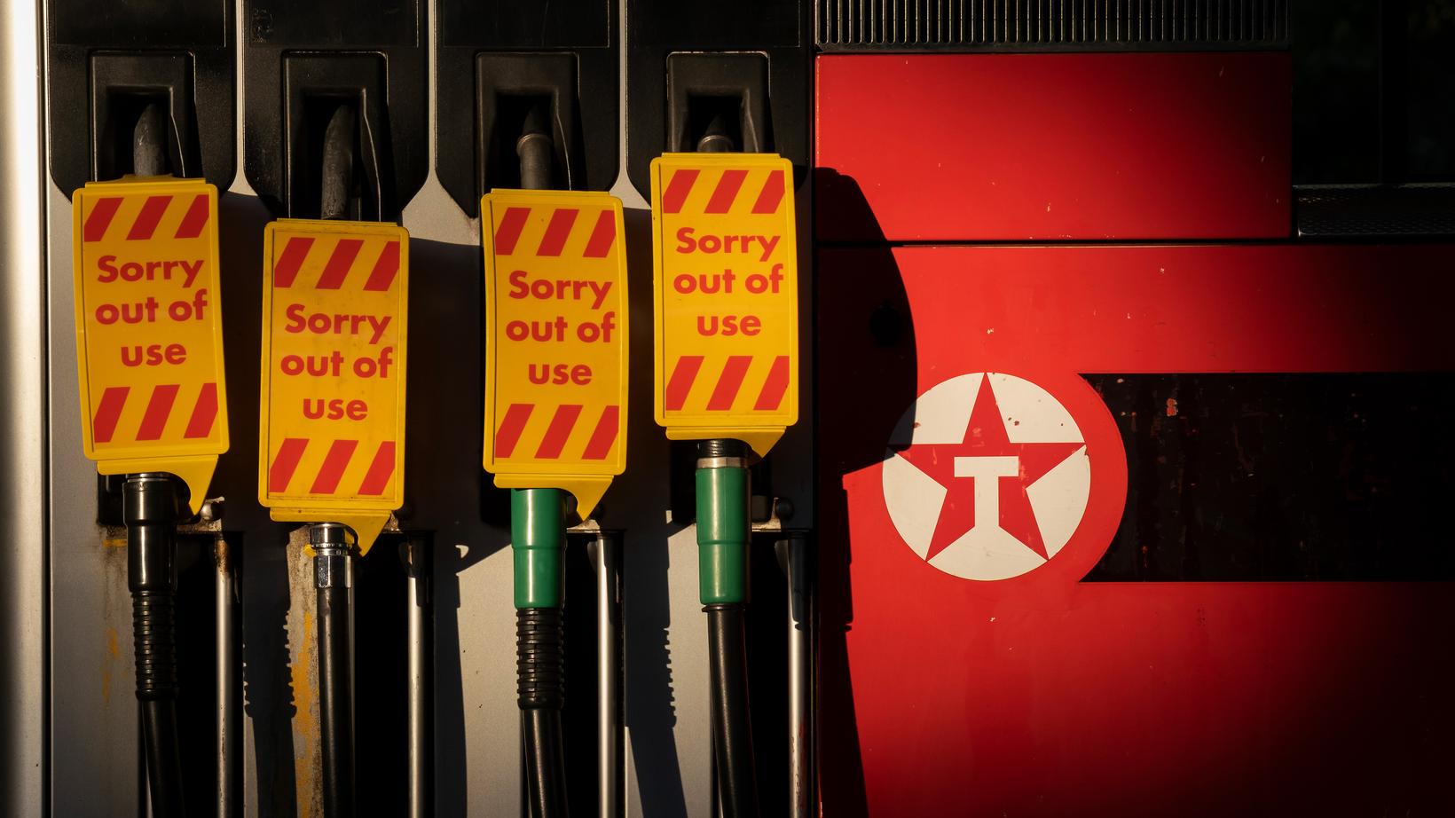 Benzinmangel in Großbritannien: Tausende Tankstellen in Großbritannien haben keinen Sprit mehr.