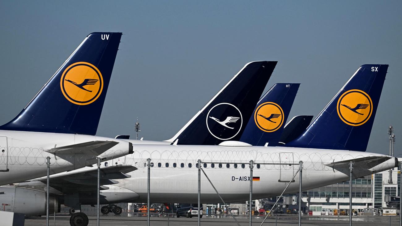 Luftverkehr Lufthansa verdoppelt Gewinnprognose für 2022 ZEIT ONLINE