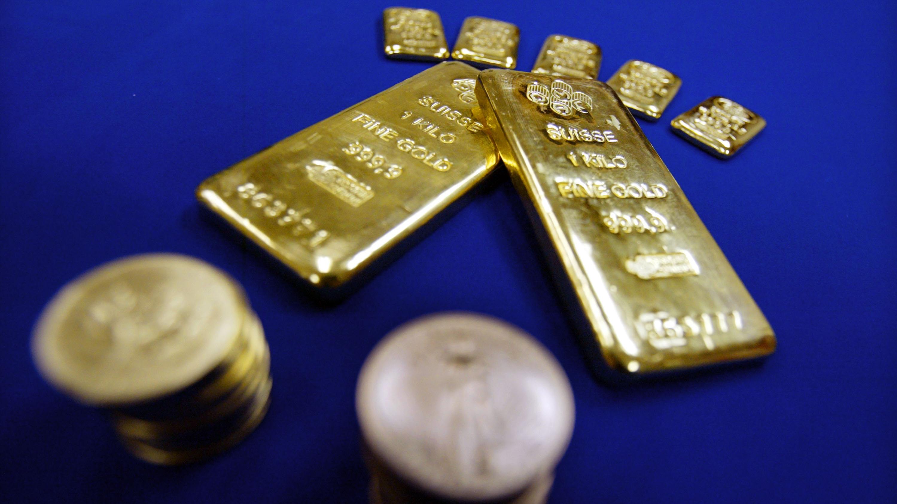 В какой металл вложить. Слиток золота. Слиток золотой. Инвестиционное золото. Монетарное золото.