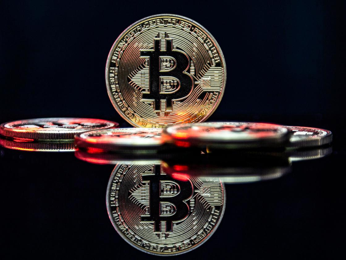 Kryptowährung: Bitcoin steigt auf höchsten Stand seit mehr als zwei Jahren  | DIE ZEIT