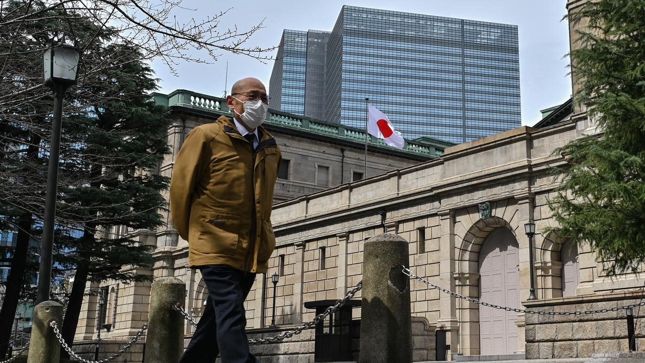 世界経済：日本の中央銀行がマイナス金利政策を終了