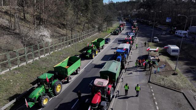 Bauernproteste : Polnische Landwirte blockieren zwei Grenzübergänge nach Deutschland