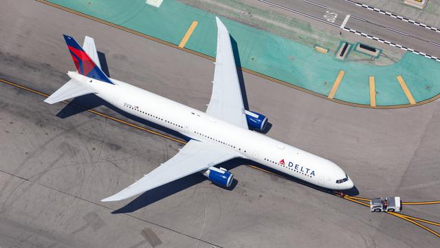 Delta Air Lines: Boeing-Maschine verliert Notrutsche und muss umkehren