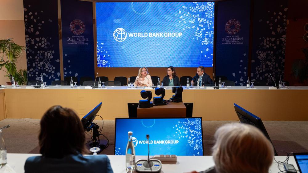 Kredite für Klimaschutz: Bundesentwicklungsministerin Svenja Schulze (links) bei einer Pressekonferenz der Weltbank