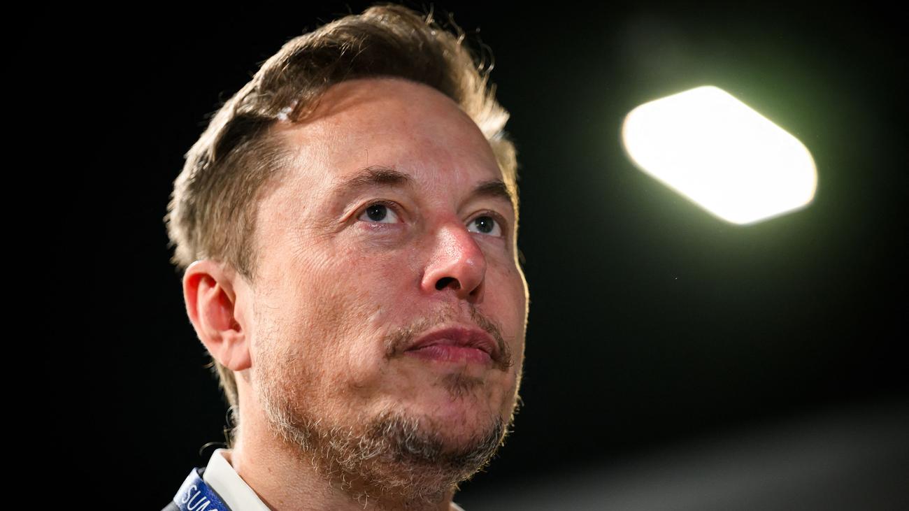 Tesla boss: Investor rejects Elon Musk’s billion-dollar compensation
