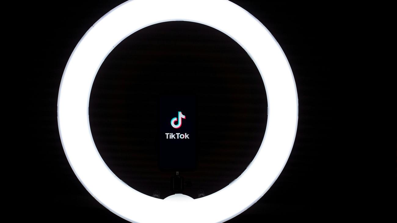 Intelligenza artificiale: TikTok vuole etichettare i contenuti AI esterni in futuro