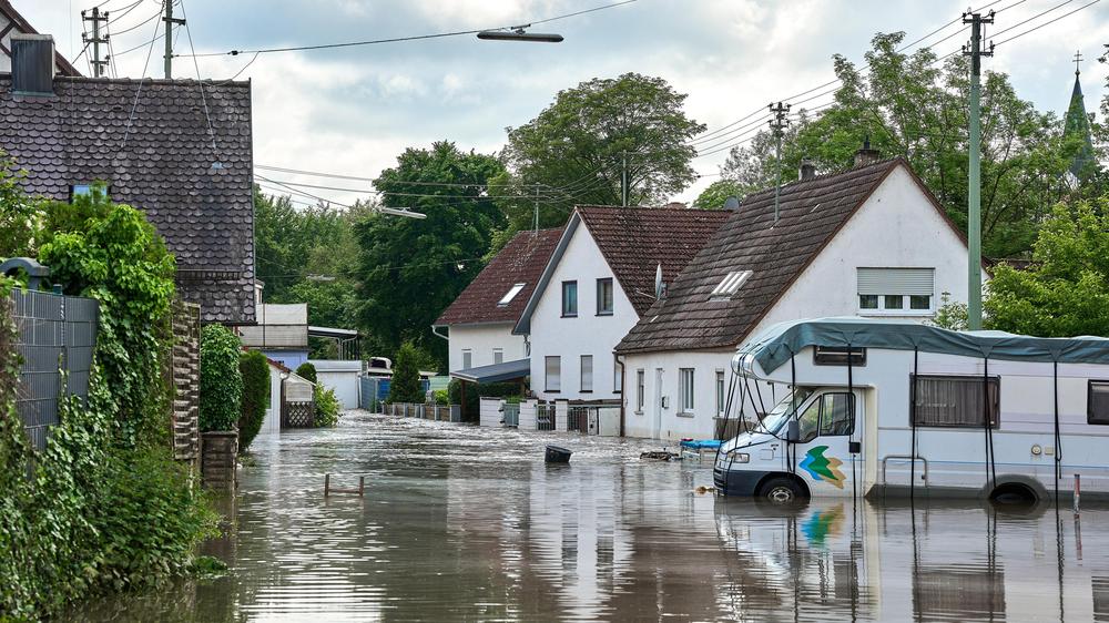 Süddeutschland Versicherer beziffern Hochwasserschäden auf zwei