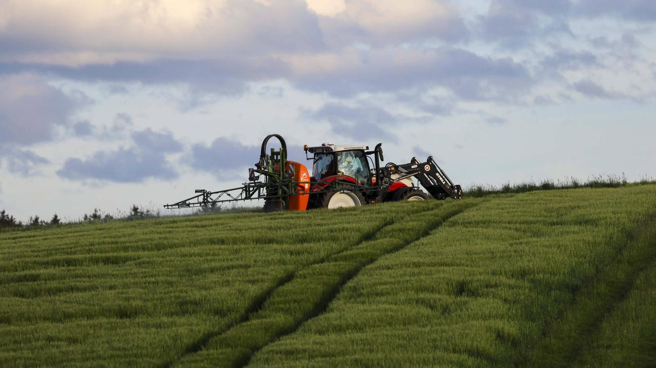 Fertilizer law: If the fertilizer tractor is tracked via GPS