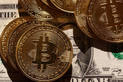 Kryptowährung: Die Kryptowährung Bitcoin hat binnen weniger Stunden deutlich zugelegt.