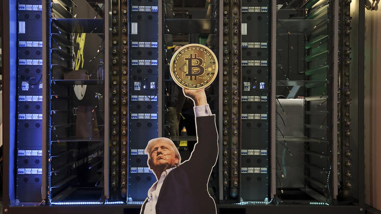 Kryptowährung: Bitcoin erstmals mehr als 120.000 US-Dollar wert | DIE ZEIT