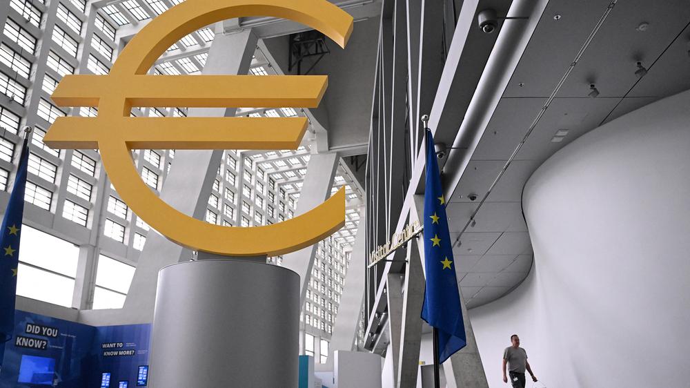  Die Europäische Zentralbank sollte als Reaktion auf die Zolldrohungen aus den USA die Zinsen senken, findet der italienische Außenminister Antonio Tajani.