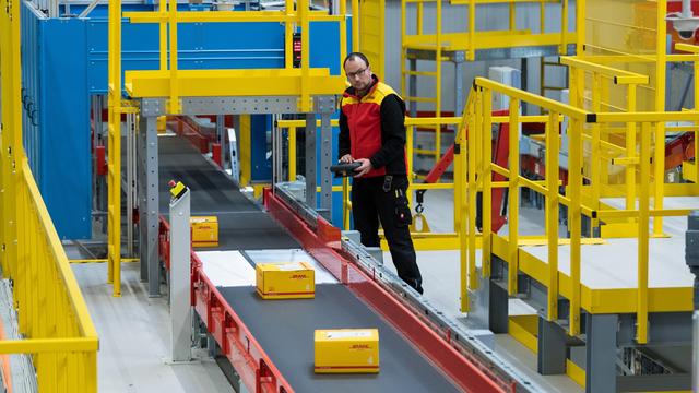 Paketdienst: DHL schränkt wegen US-Zöllen Paketversand in die USA ein