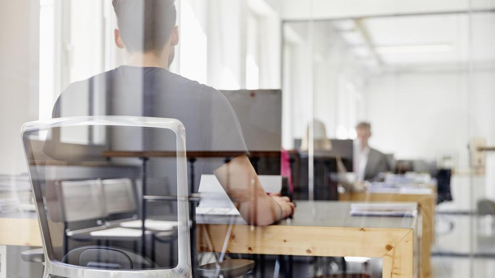 Tech-Branche: Rund 40 Prozent der Gründerinnen und Gründer im Land schätzen Deutschland als Start-up-Standort inzwischen attraktiver ein als die USA.