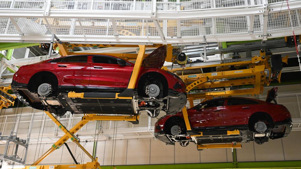 Warenverkehr: Die unberechenbare Zollpolitik von US-Präsident Donald Trump lässt die deutschen Exporte sinken.