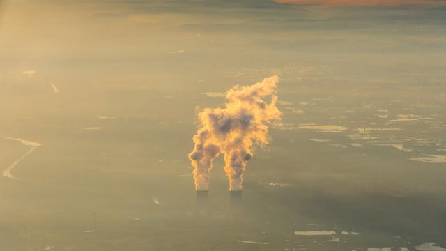 Bayern: Kühltürme des Atomkraftwerks Gundremmingen gesprengt