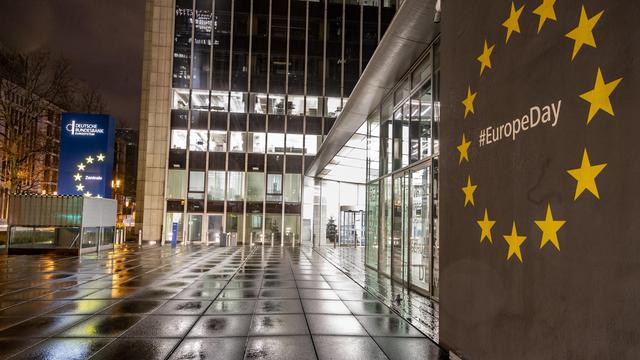 Bundesbank curbs borrowing, funds infrastructure