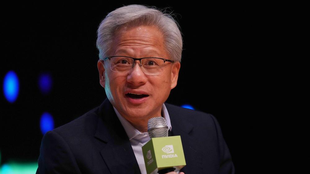  "Die Verkaufszahlen für Blackwell-Chips sind unglaublich hoch", sagte Nvidia-Chef Jensen Huang.