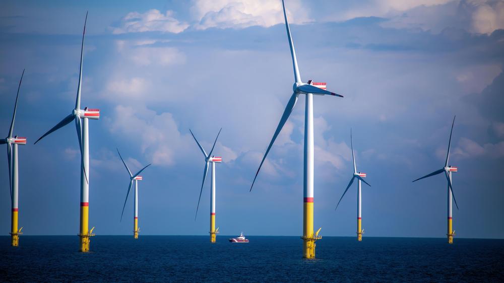 Windenergie: Windräder zwischen den Inseln Rügen und Bornholm in der Ostsee