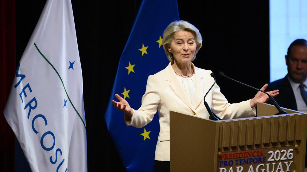  Ursula von der Leyen bei der Unterzeichnung des EU-Mercosur-Abkommens in Paraguay