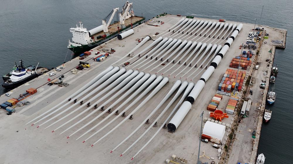 USA: Der Bau des Offshore-Windparks Revolution Wind vor der US-Küste wurde vorerst gestoppt. Das dänische Unternehmen Ørsted will rechtlich dagegen vorgehen.