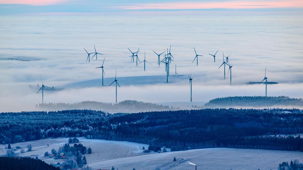 Erneuerbare Energien: In Deutschland wurden 2025 wieder mehr Windräder gebaut.