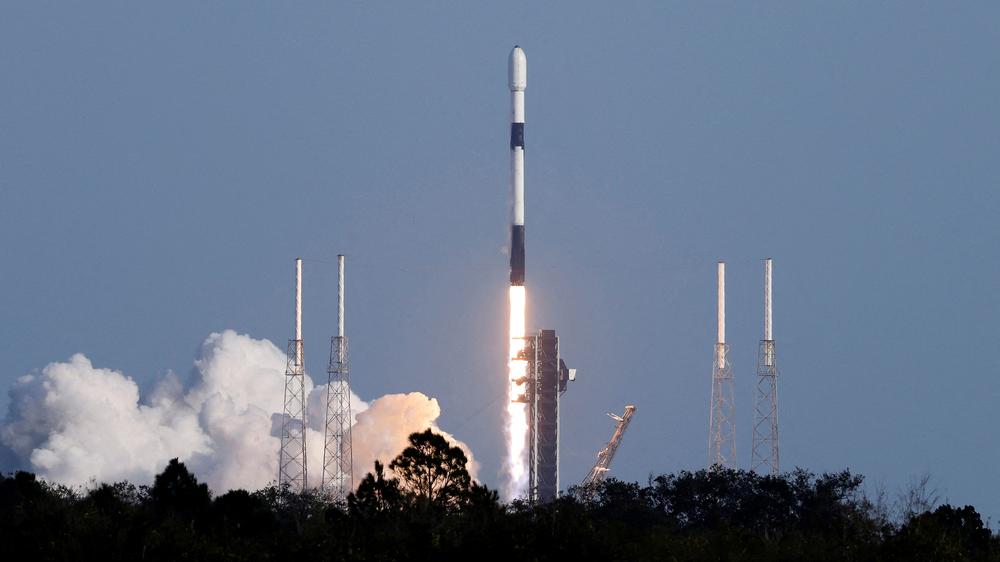 SpaceX : 7.500 neue Satelliten für Starlink: SpaceX treibt den Ausbau seines Netzwerks im All weiter voran.
